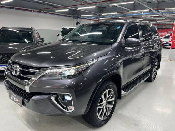 TOYOTA HILUX SW4 2.8 SRX 4X4 16V TURBO INTERCOOLER DIESEL 4P AUTOMÁTICO TOYOTA HILUX SW4 2.8 SRX 4X4 16V TURBO INTERCOOLER DIESEL 4P AUTOMÁTICO